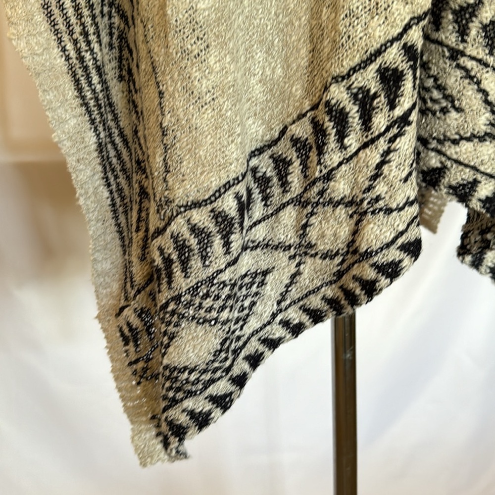 Open Poncho - Picture 5 of 9